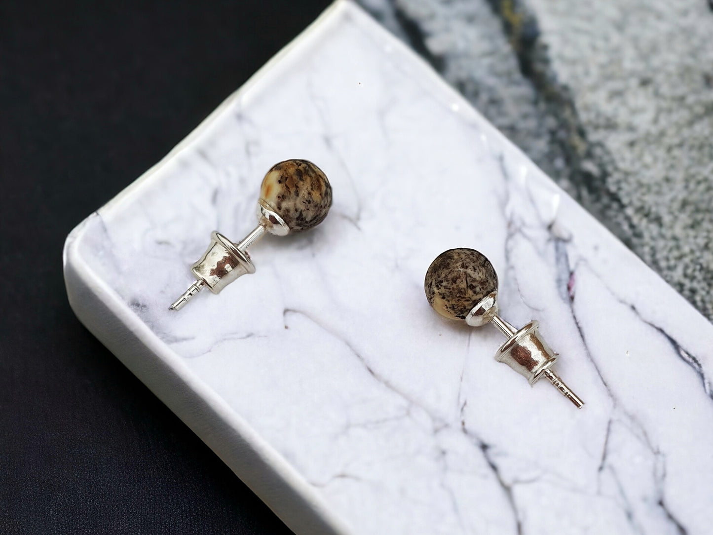 Women stud earrings with Baltic amber and silver clasp