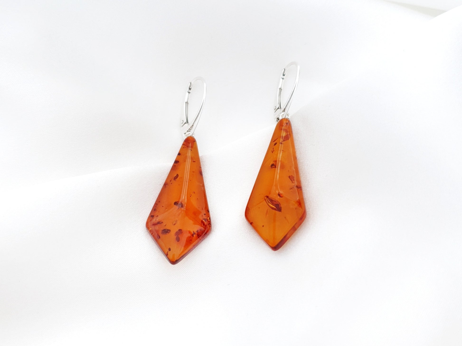 Silver earrings with amber stone