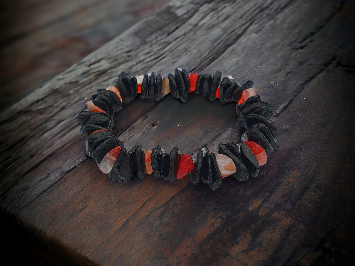 Black stretchy amber chips style bracelet with agate semi precious