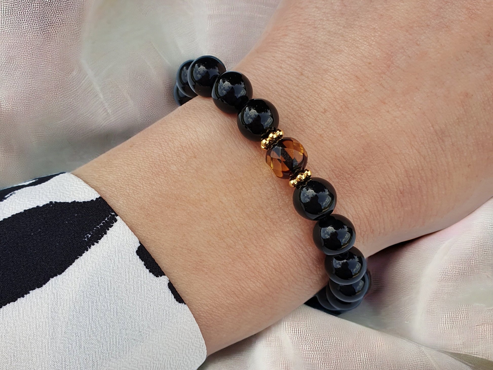 Luxury natural stretchy adult bracelet with amber and silver details